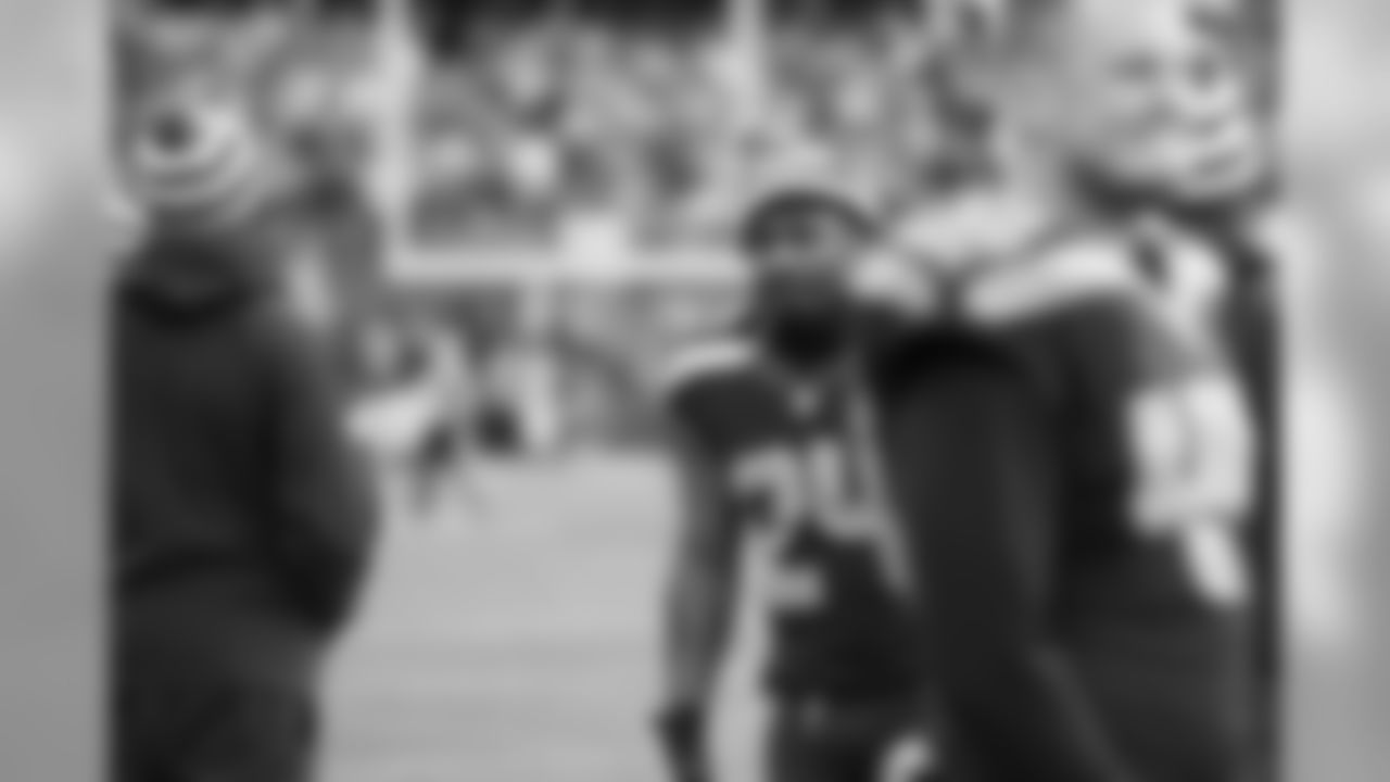 tempSeahawksSideline_vs_49ers-23.jpg