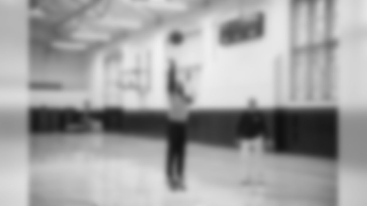 Give the Seahawks a basketball court, and you'll find not only casual shooting, but competition. Safety Earl Thomas and head coach Pete Carroll started shooting jump shots, but only moments later that evolved into a fierce game of "H-O-R-S-E".