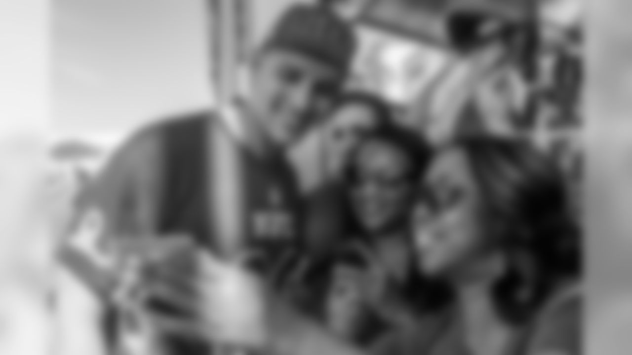 170125_pro_bowl_nfc_fans_day_one-14.jpg