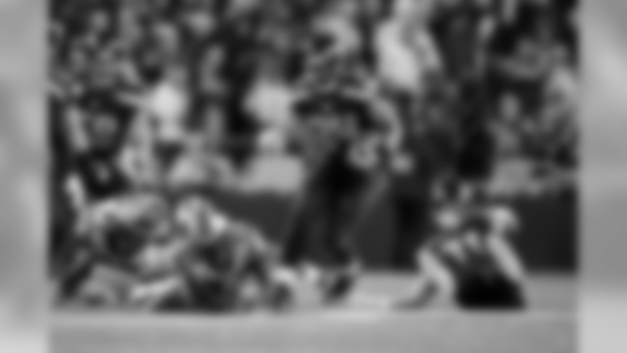 Seattle's Thomas Rawls breaks into the open with the help of blocks by the offensive line and tight end Nick Vannett during the second quarter. By halftime, Rawls had amassed 103 yards rushing.
