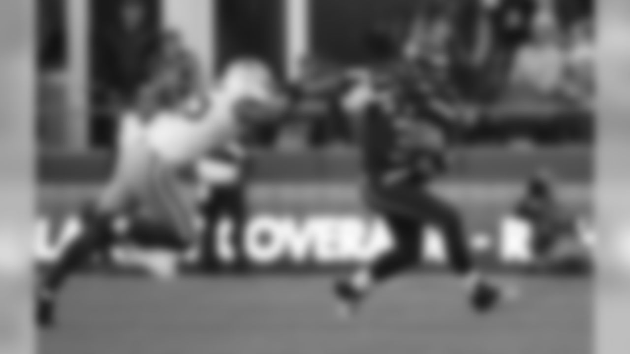 russellwilson_running-37.jpg