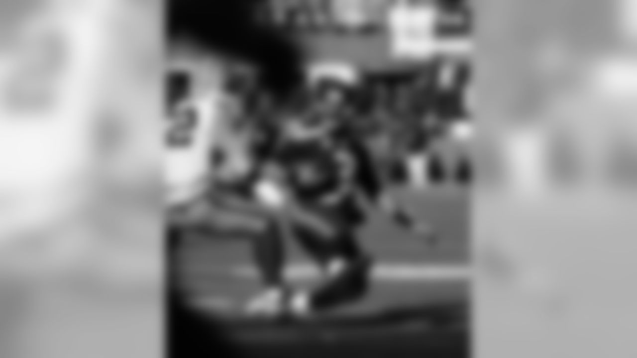 russellwilson_running-45.jpg