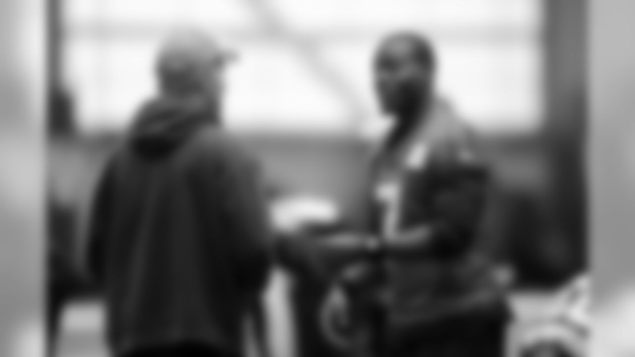 temp20111123_SEAHAWKS_0058.jpg