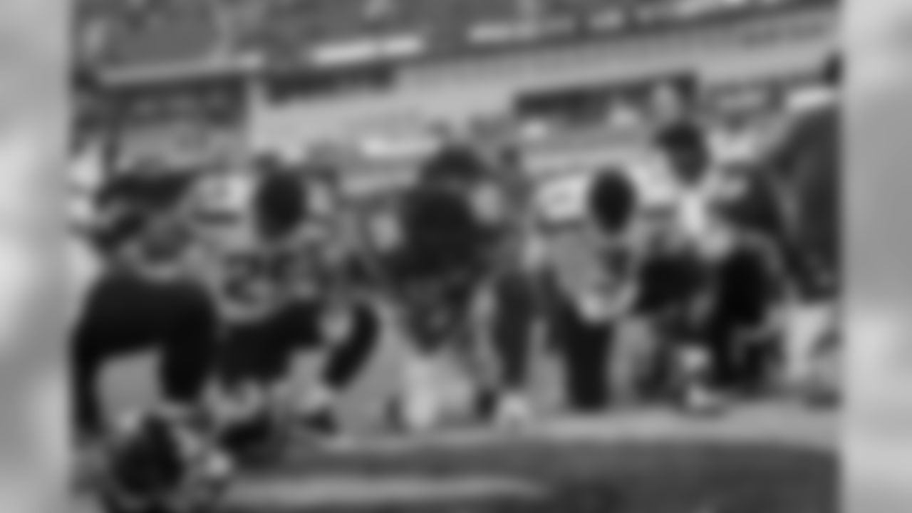 Seahawks Earl Thomas and Russell Wilson pray alongside Chiefs running back Jamaal Charles. Thomas and Charles both played college football together at the University of Texas and remain close friends.
