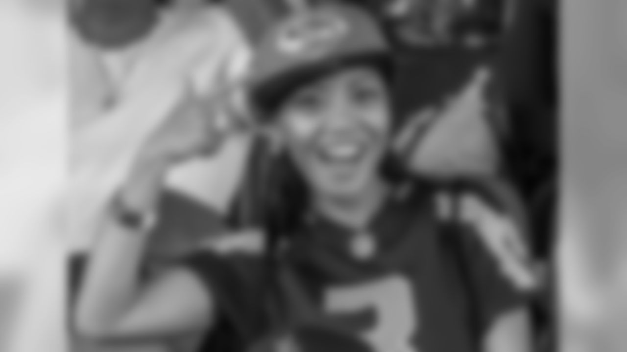 170125_pro_bowl_nfc_fans_day_one-4.jpg