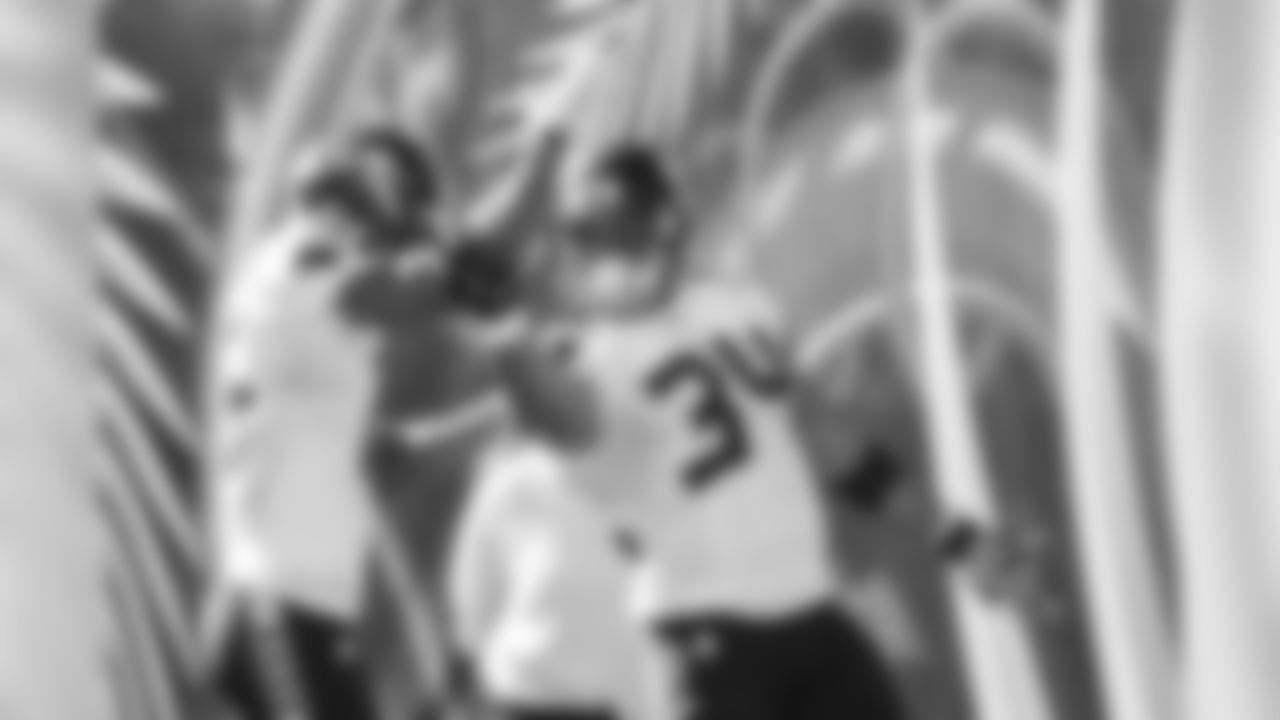 Thomas Rawls celebrates with teammate Tyler Lockett after scoring in the third quarter, giving the Seahawks a 17-7 lead.