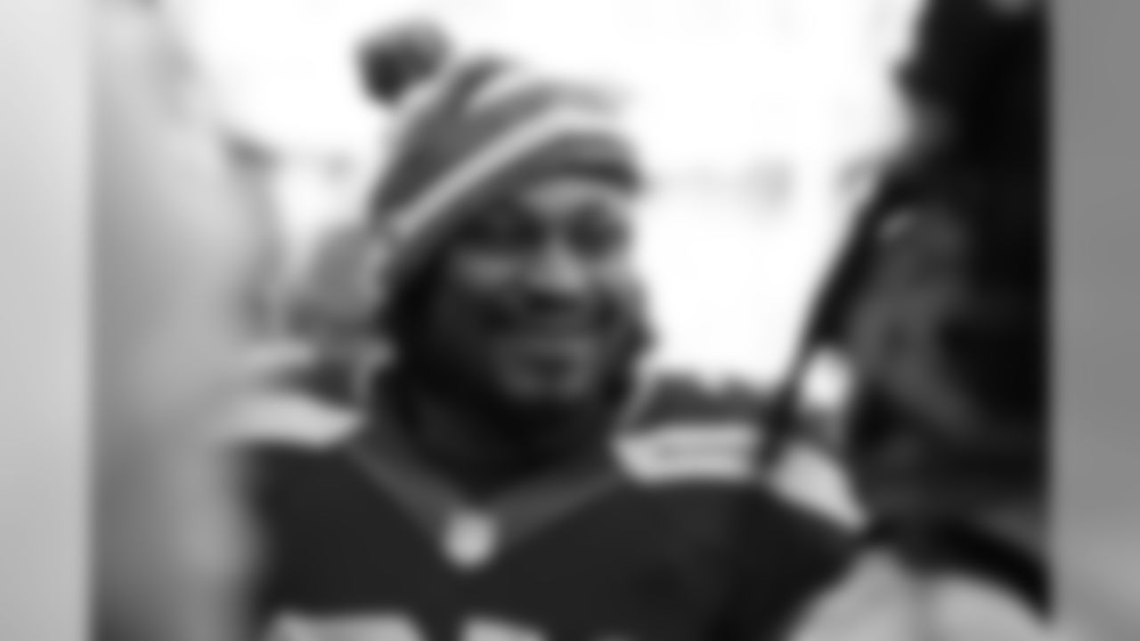 tempSeahawksSideline_vs_49ers-12.jpg