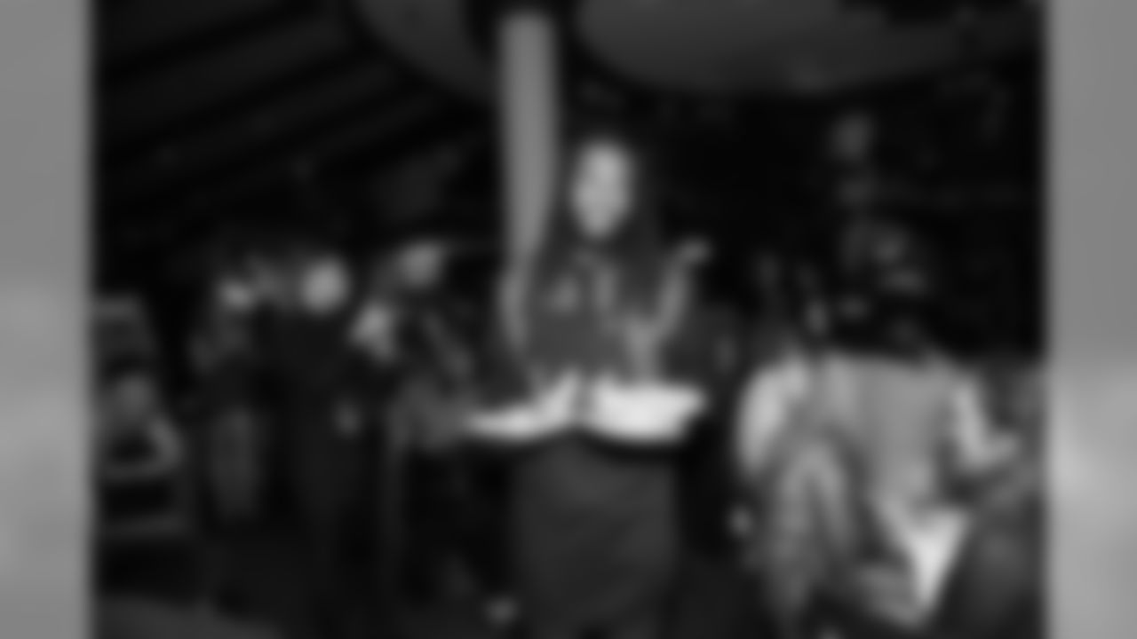 cliff_avril_charity_dining_2017_1267.jpg