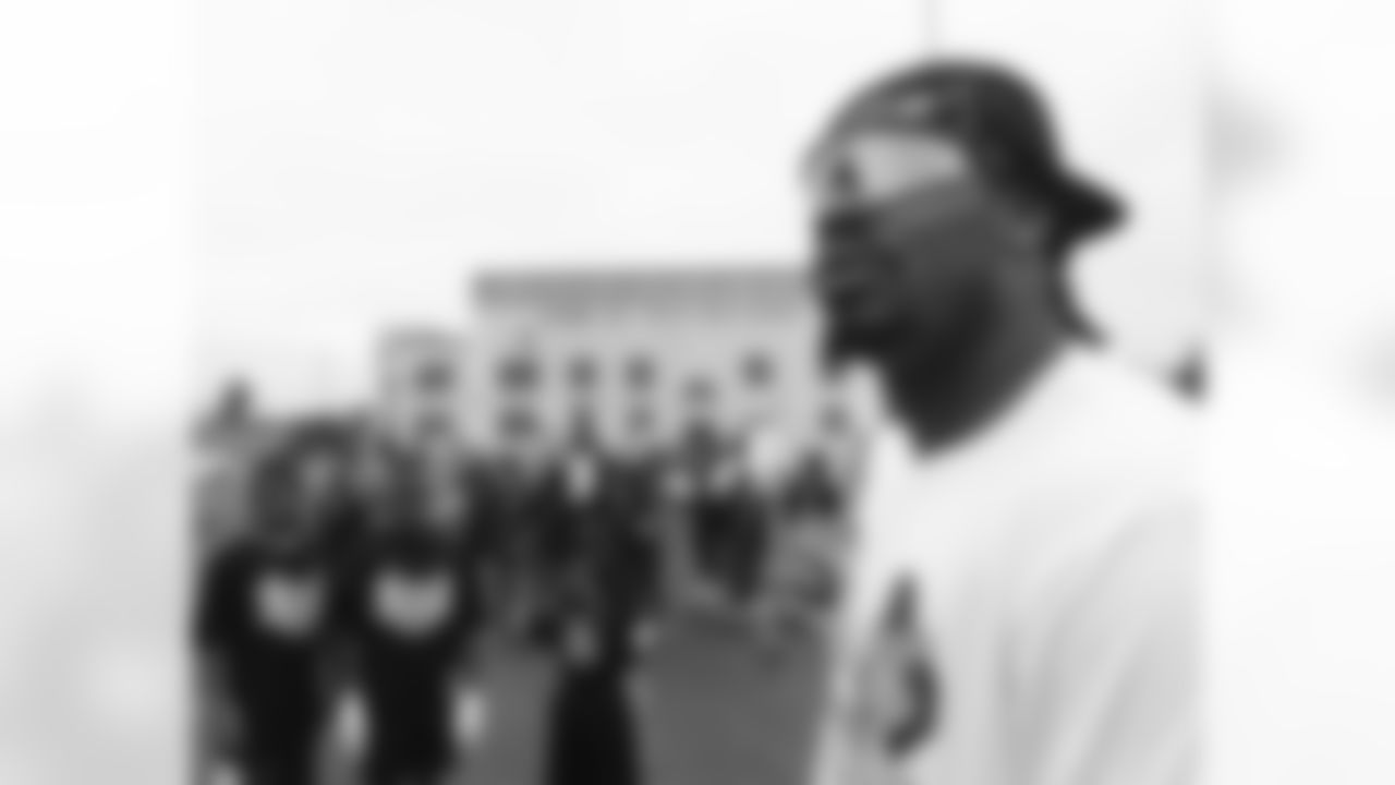 tempMarshawnLynch0000486.jpg