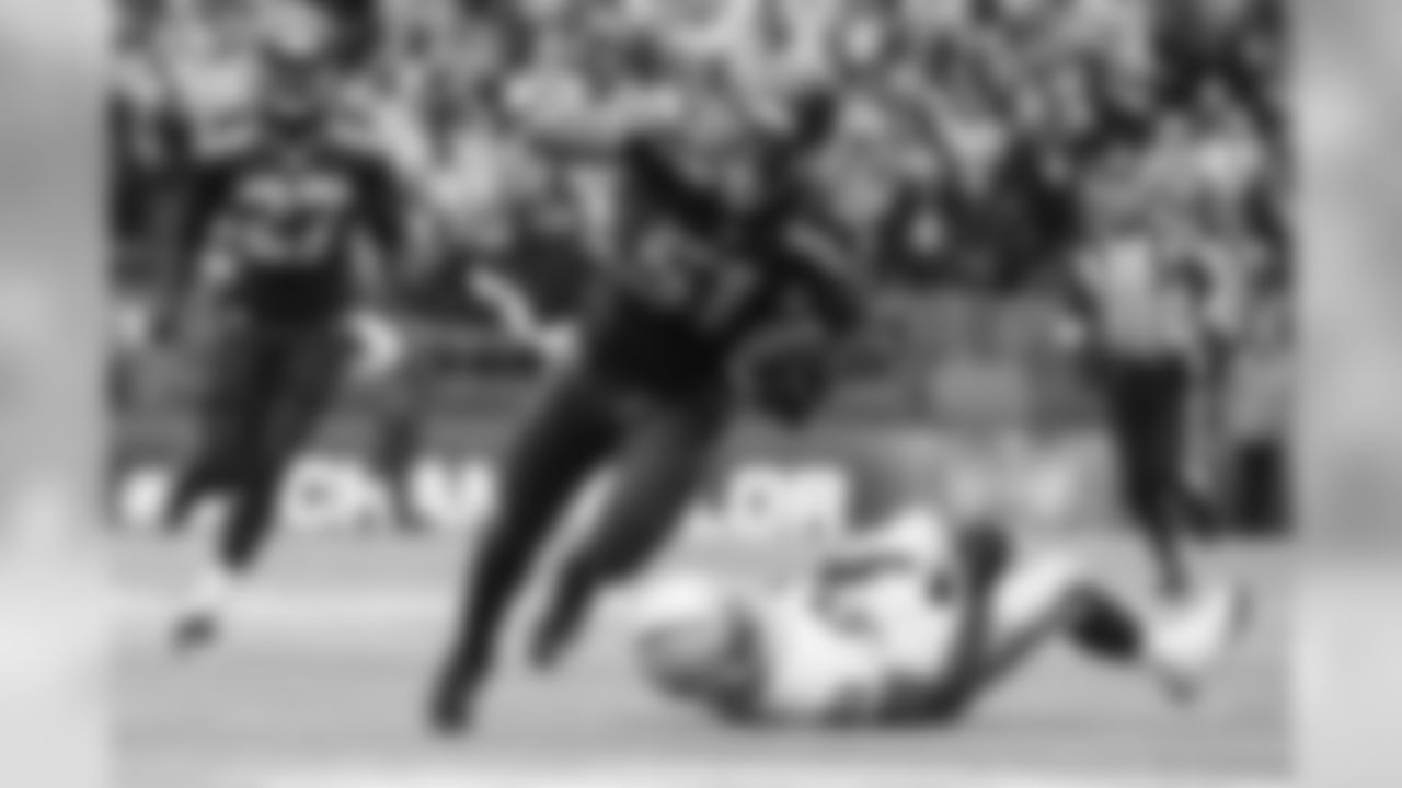 The turnovers did start to come for the Seahawks as Bruce Irvin tipped then intercepted a pass by Oakland's Derek Carr which Irvin promptly returned for a touchdown.
