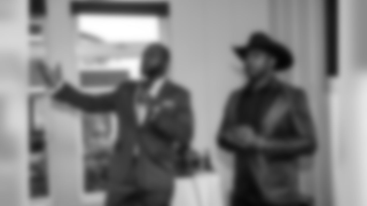 cliff_avril_charity_dining_2017_1117.jpg