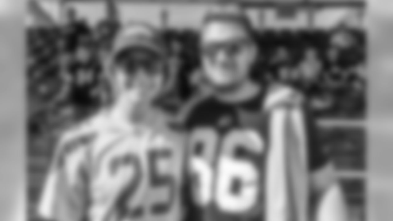 170125_pro_bowl_nfc_fans_day_one-10.jpg