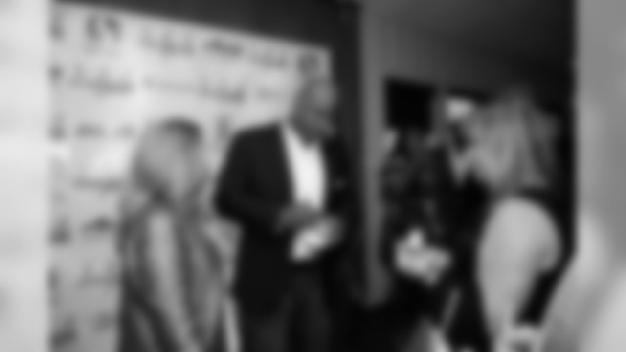 cliff_avril_charity_dining_2017_1150.jpg
