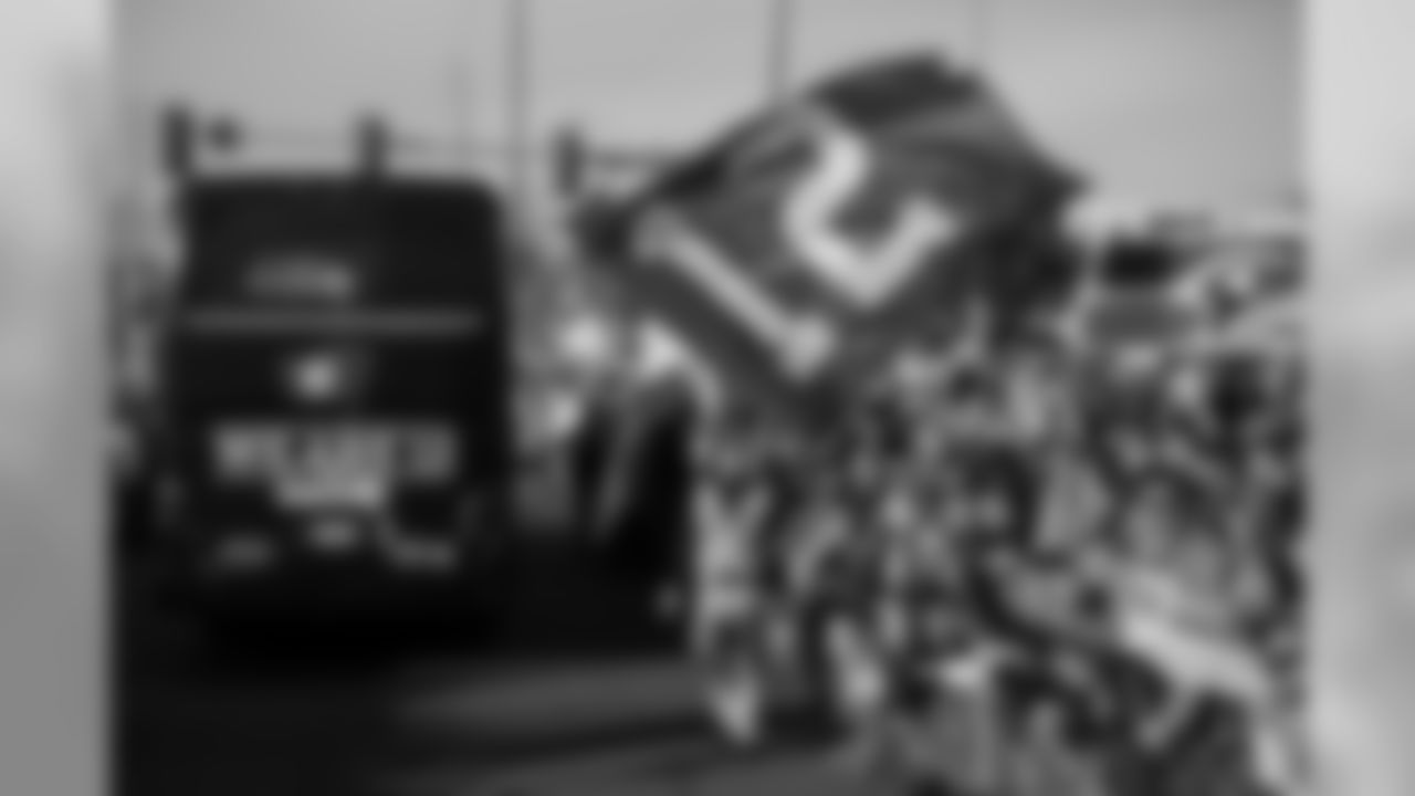 As the Seahawks buses neared the airport, the throngs grew deeper, with the busiest intersection at South 188th Street and International Boulevard in SeaTac.