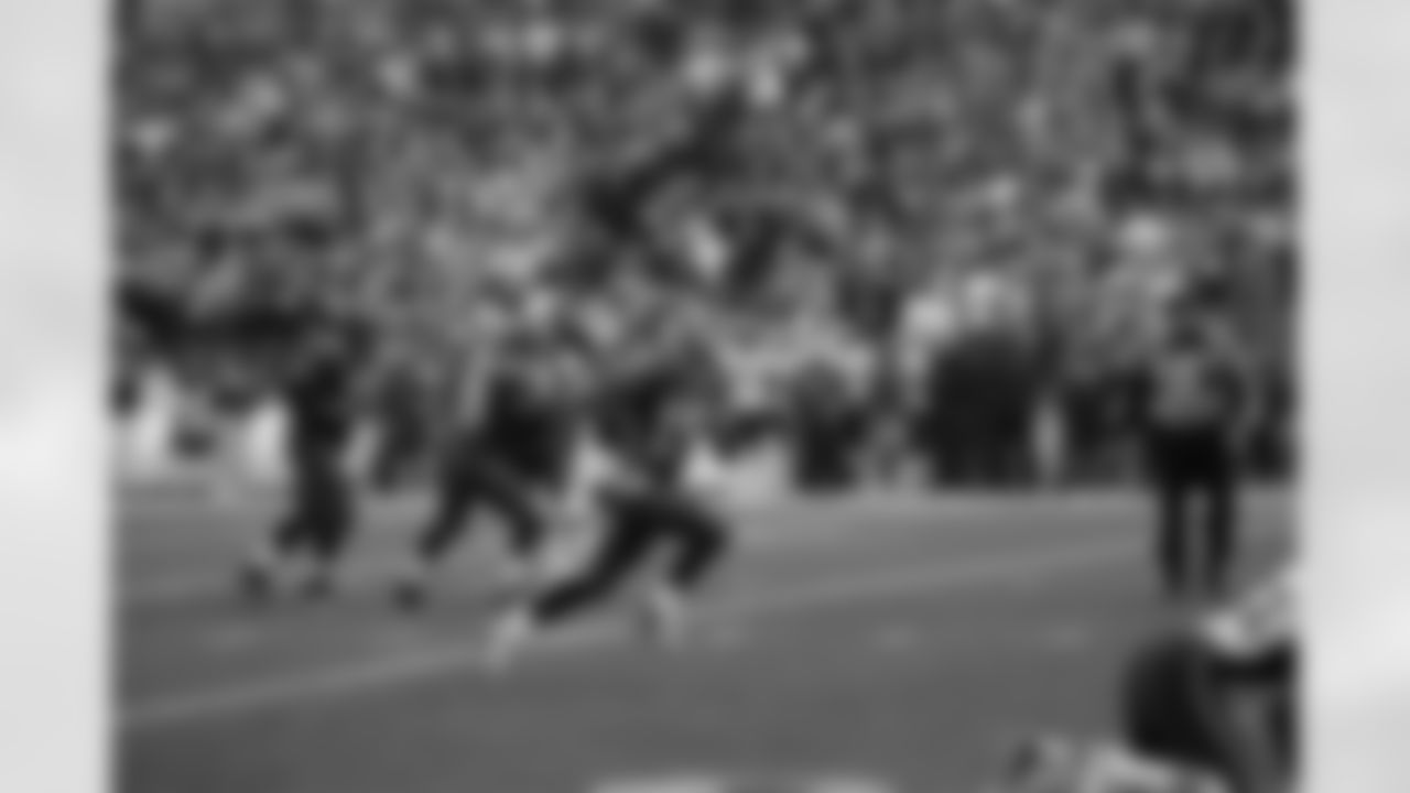 Seneca Wallace darts out of the pocket.