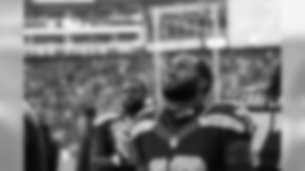 tempSeahawksSideline_vs_49ers-10.jpg