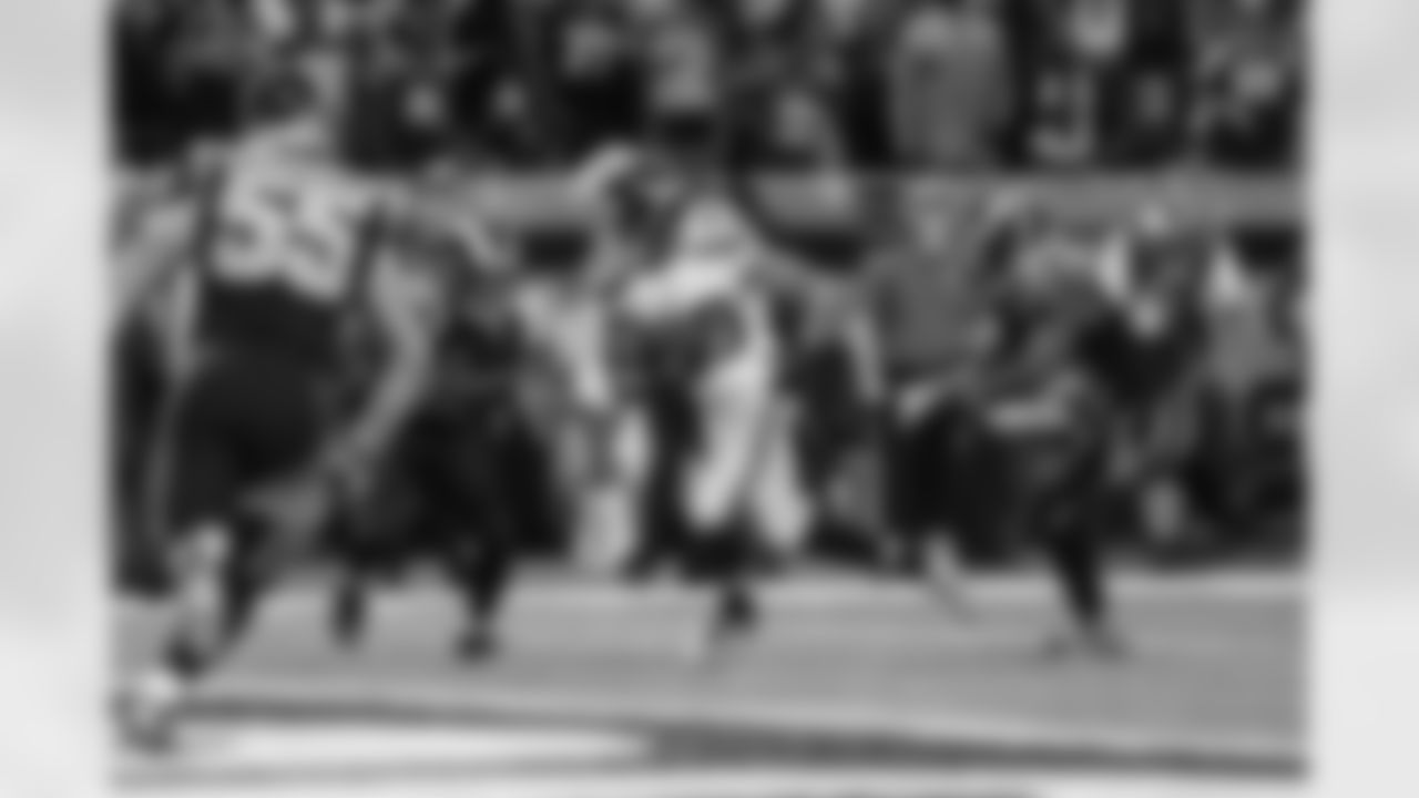 Seattle's Doug Baldwin splits Rams defenders on his way to the end zone with a touchdown to bring the Seahawks again within two, trailing 28-26 with three minutes left in the game.