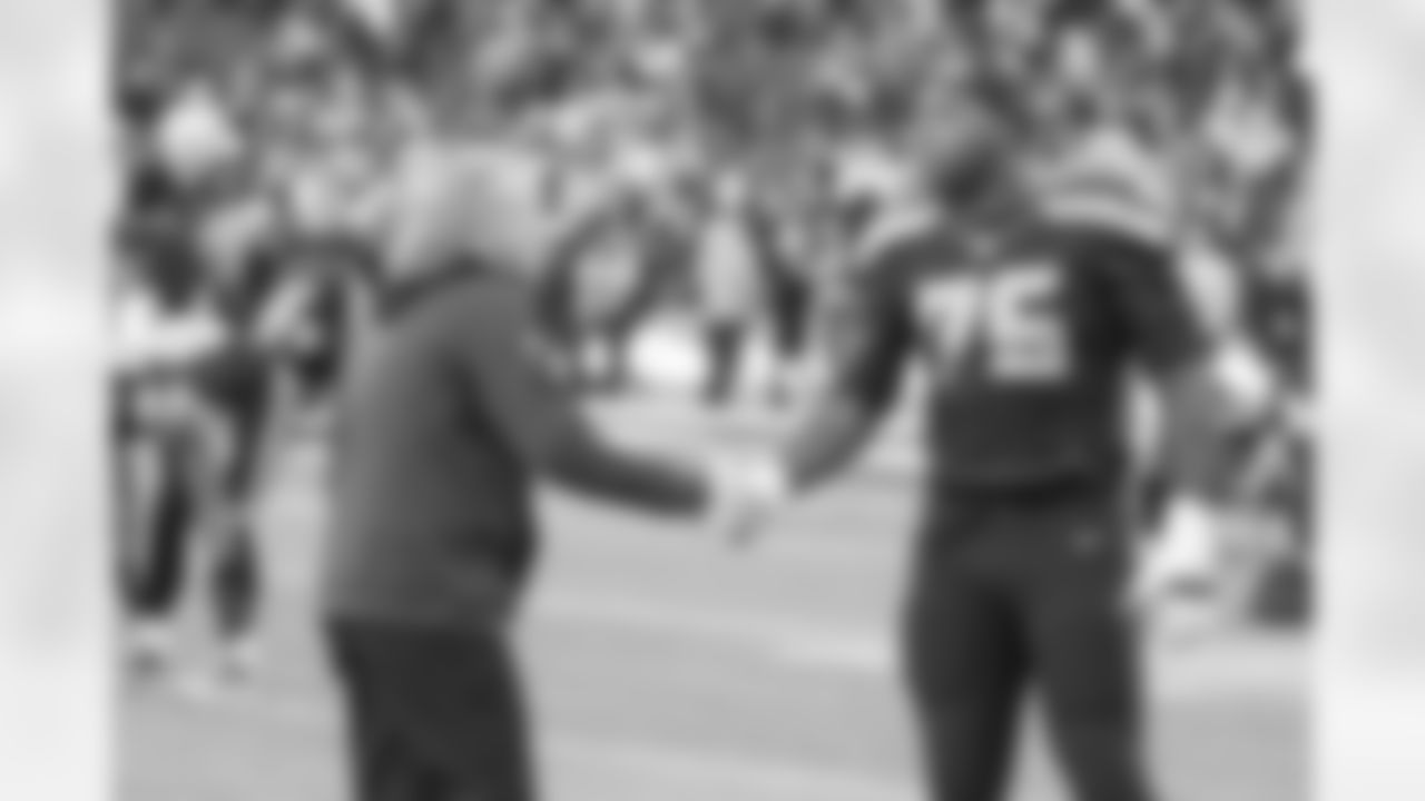 tempSeahawksSideline_vs_49ers-42.jpg