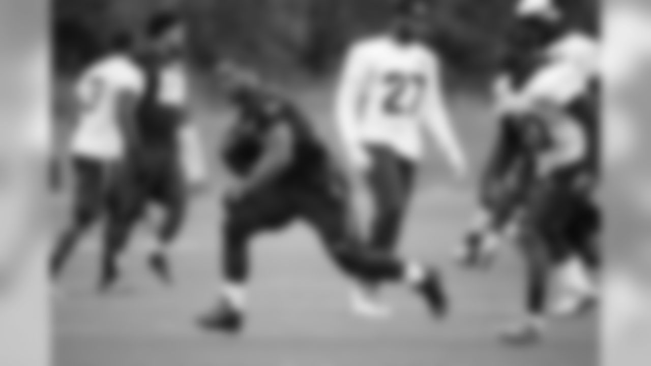 Defensive Tackle DeForest Buckner