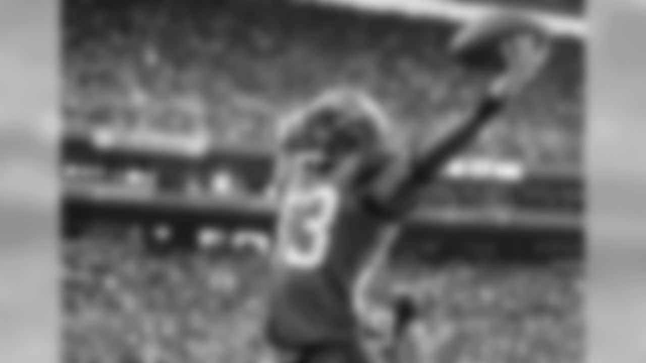 Deion Branch celebrates his first of two receiving TDs on the day.