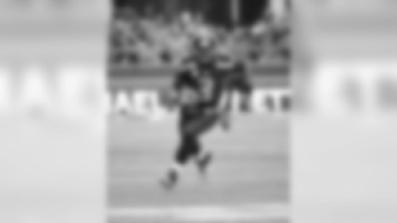 russellwilson_running-23.jpg