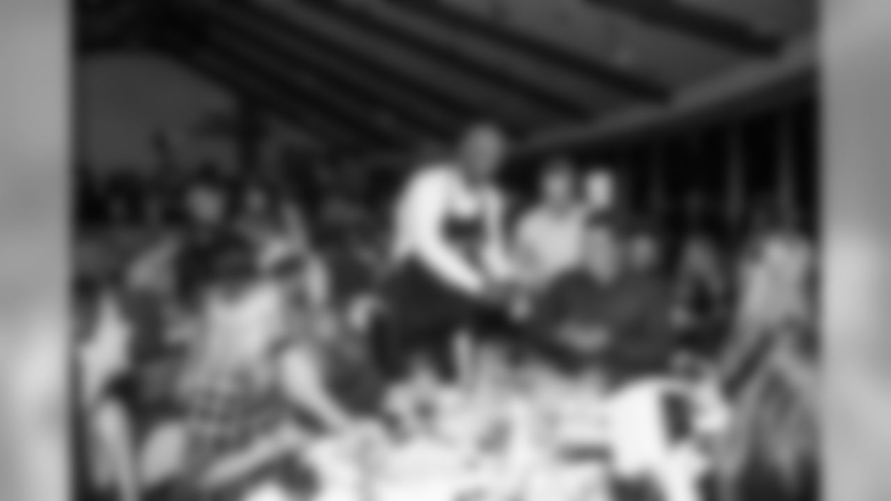 cliff_avril_charity_dining_2017_1335.jpg