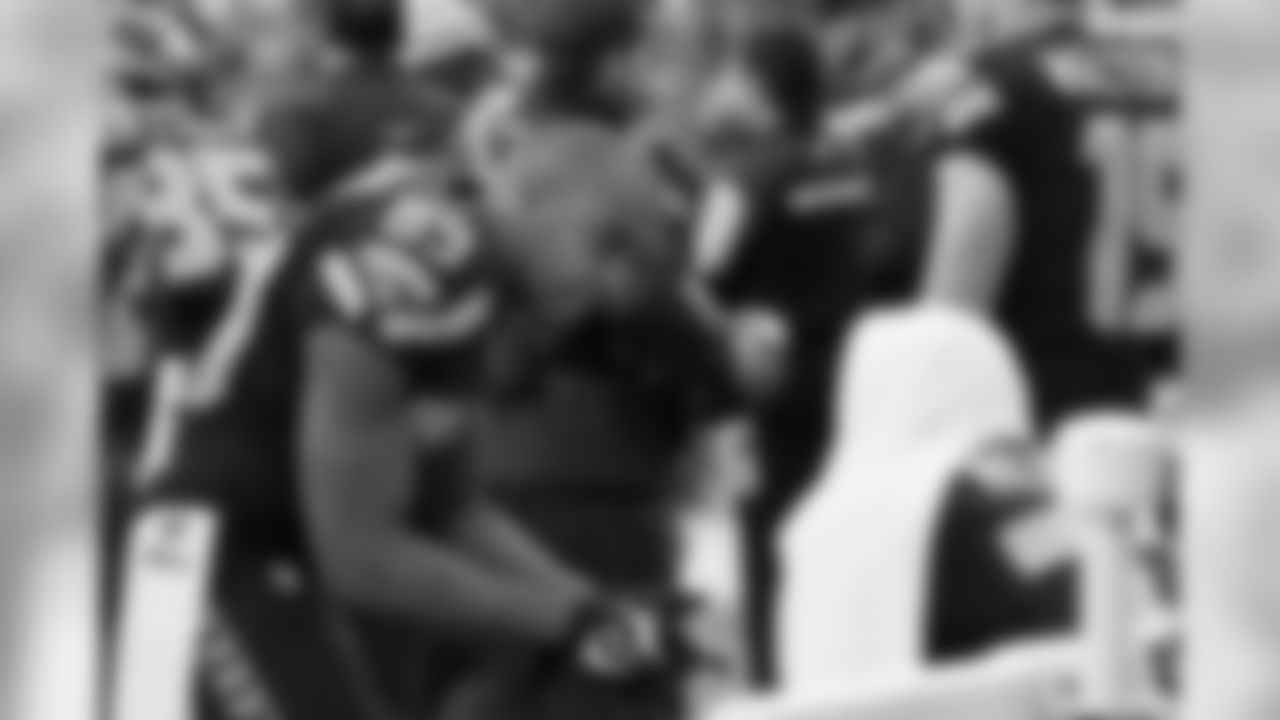 tempSeahawksSideline_vs_49ers-9.jpg