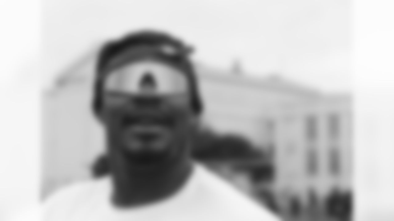 tempMarshawnLynch0000850.jpg