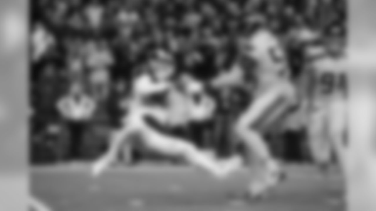 Frank Clark slings down Rams quarterback Jared Goff.
