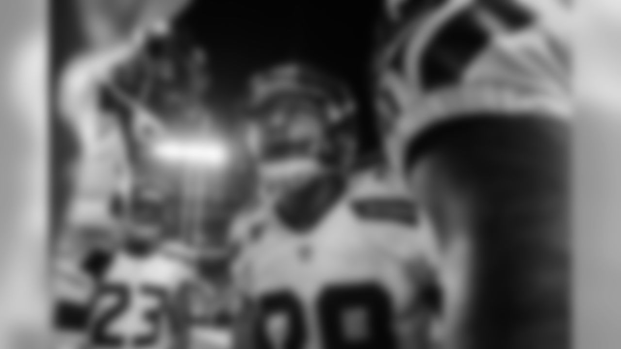 Earl Thomas fires up his defensive teammates as they take the field to face Washington.