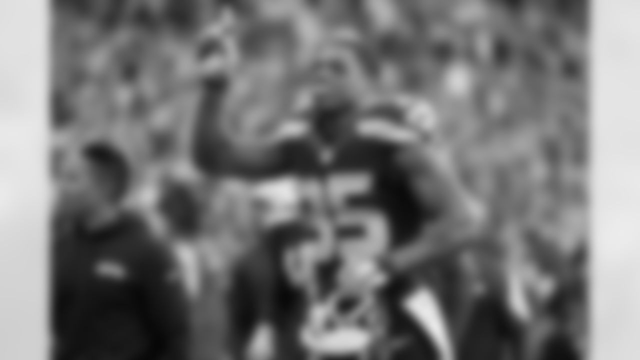 tempSeahawksSideline_vs_49ers-20.jpg