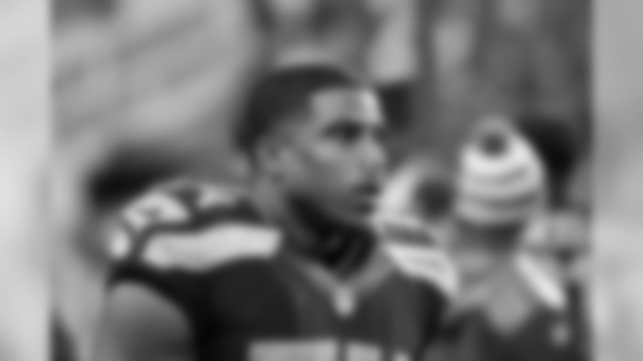 tempSeahawksSideline_vs_49ers-35.jpg