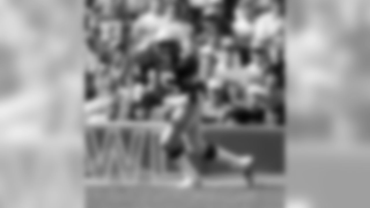 cst_easley_kenny_returns_punt_miami.jpg