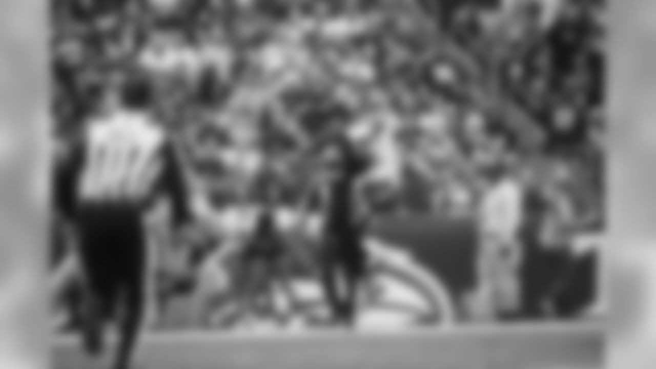 Cornerback DeShawn Shead breaks up a pass intended for the Ravens' Chris Givens.