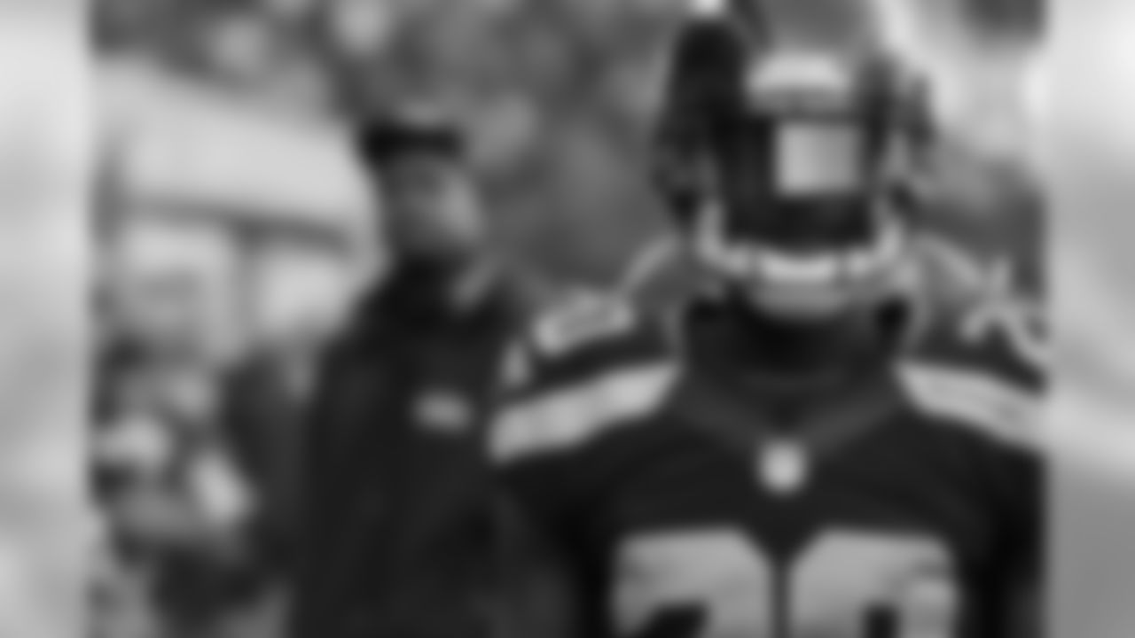 tempSeahawksSideline_vs_49ers-17.jpg