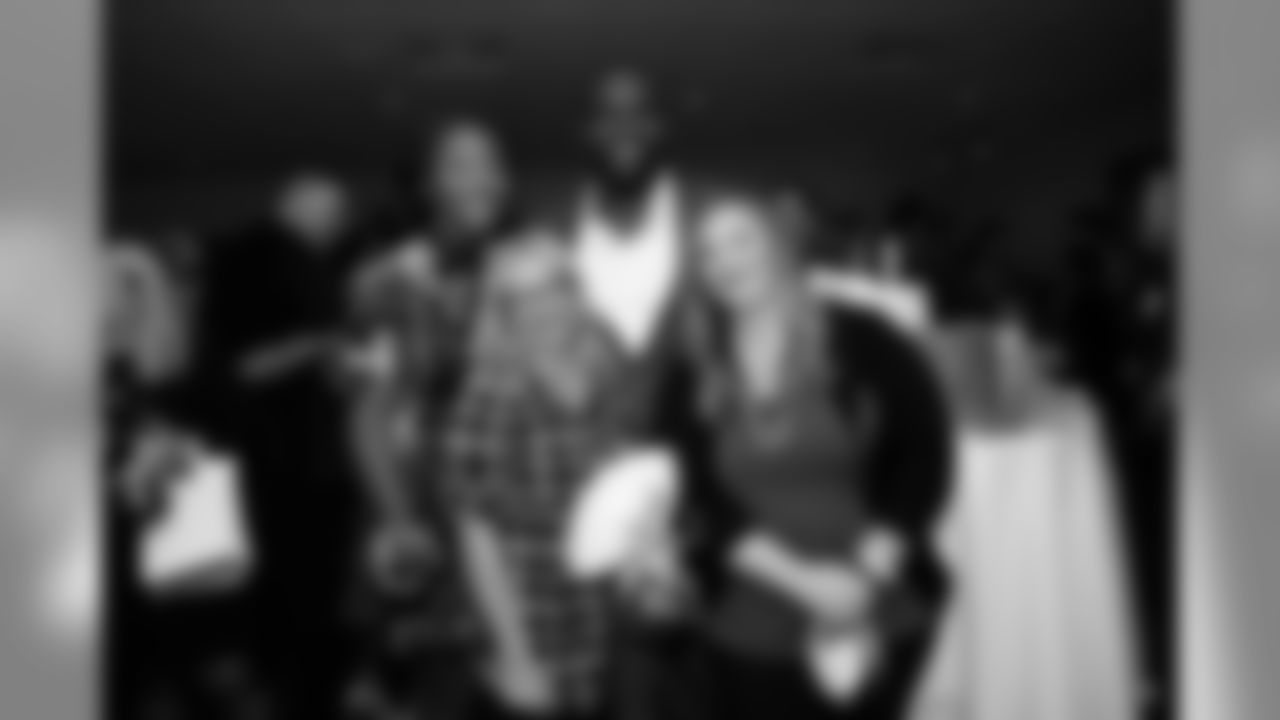 cliff_avril_charity_dining_2017_1142.jpg