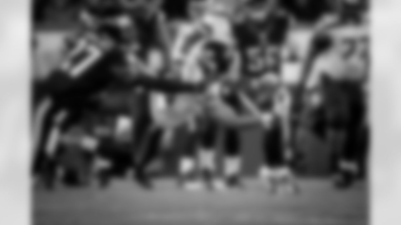 Seahawks receiver Jermaine Kearse had perhaps the best catch of the day, laying himself out to make a pretty, diving catch for a 20-yard gain and a first down.
