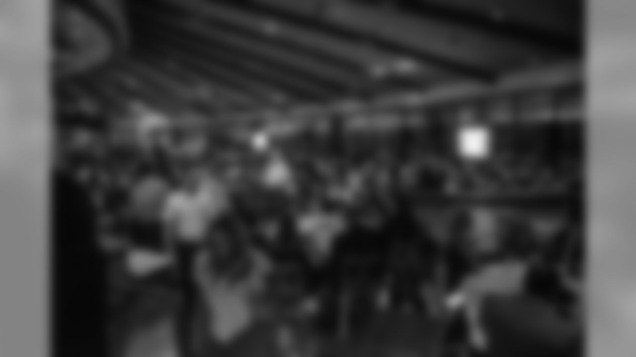 cliff_avril_charity_dining_2017_1439.jpg