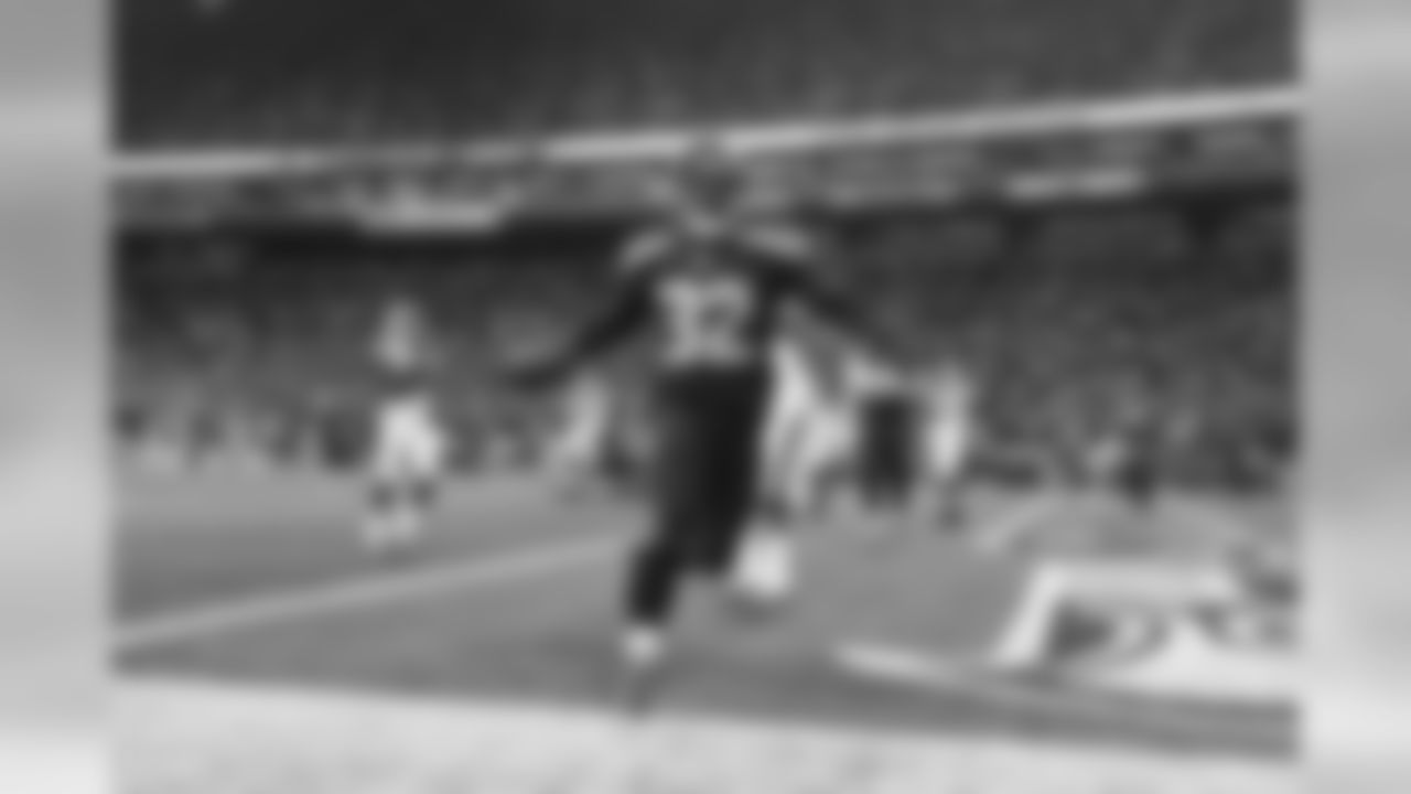 Seattle's Christine Michael races into the end zone with a three-yard touchdown in the second quarter, giving the Seahawks a 21-17 lead.