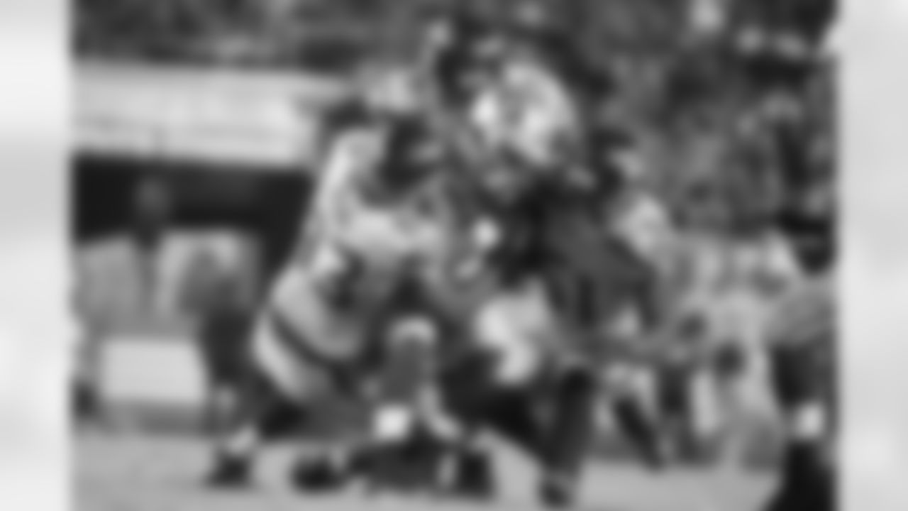 David King, Ahtyba Rubin and Bruce Irvin triple-tackle Carlos Hyde.