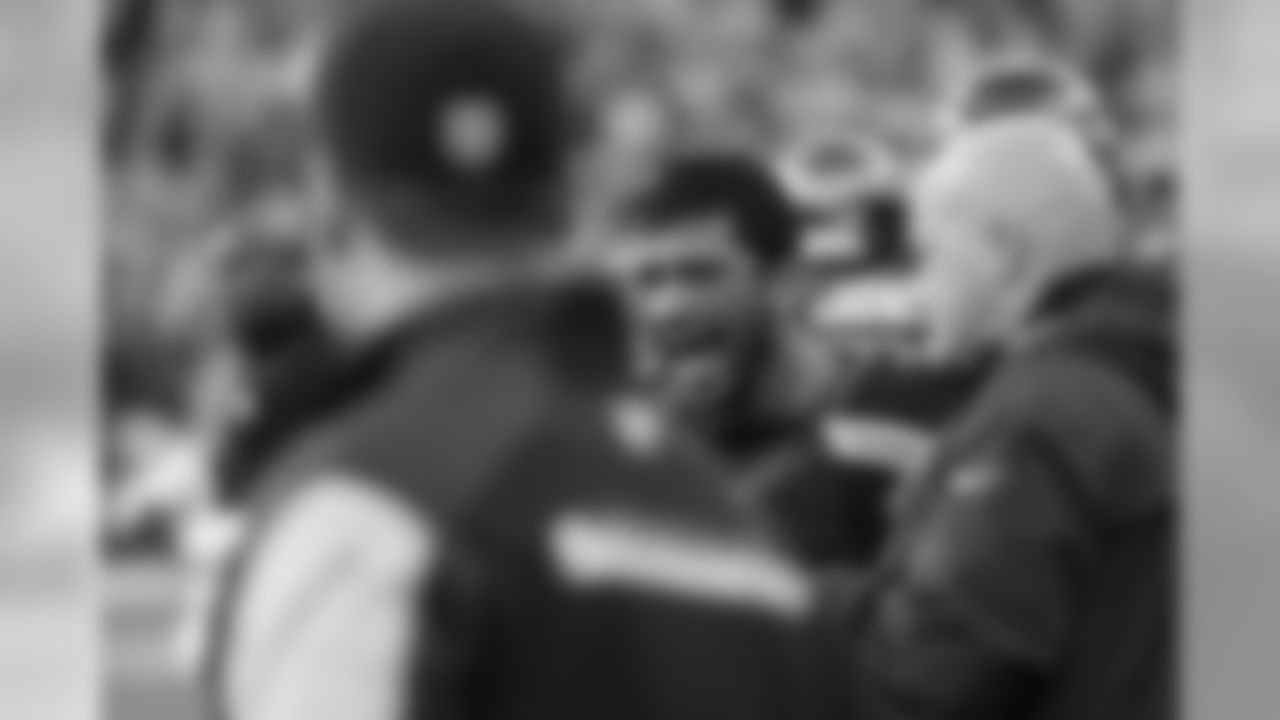 tempSeahawksSideline_vs_49ers-60.jpg