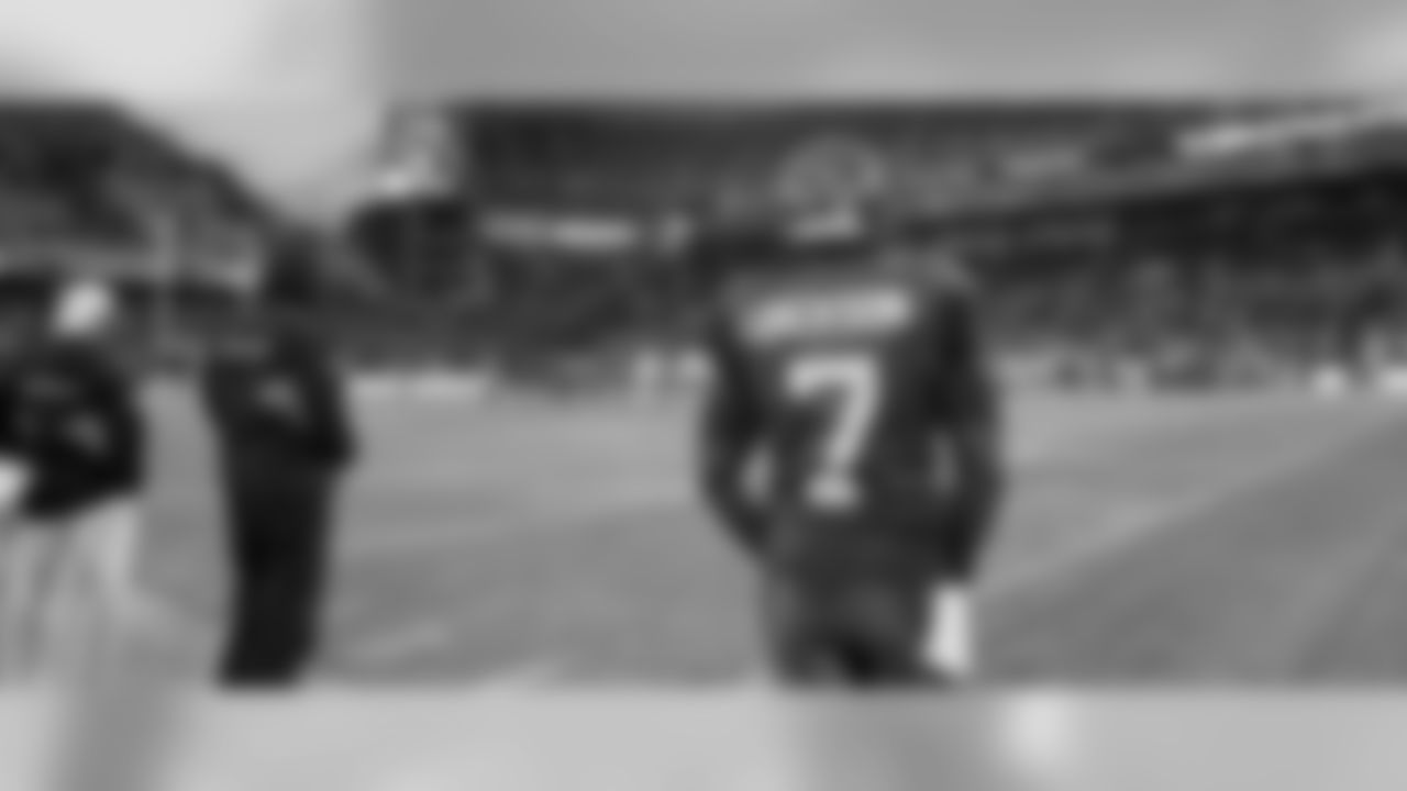 temp20111127_SEAHAWKS_WASH_1846hero.jpg