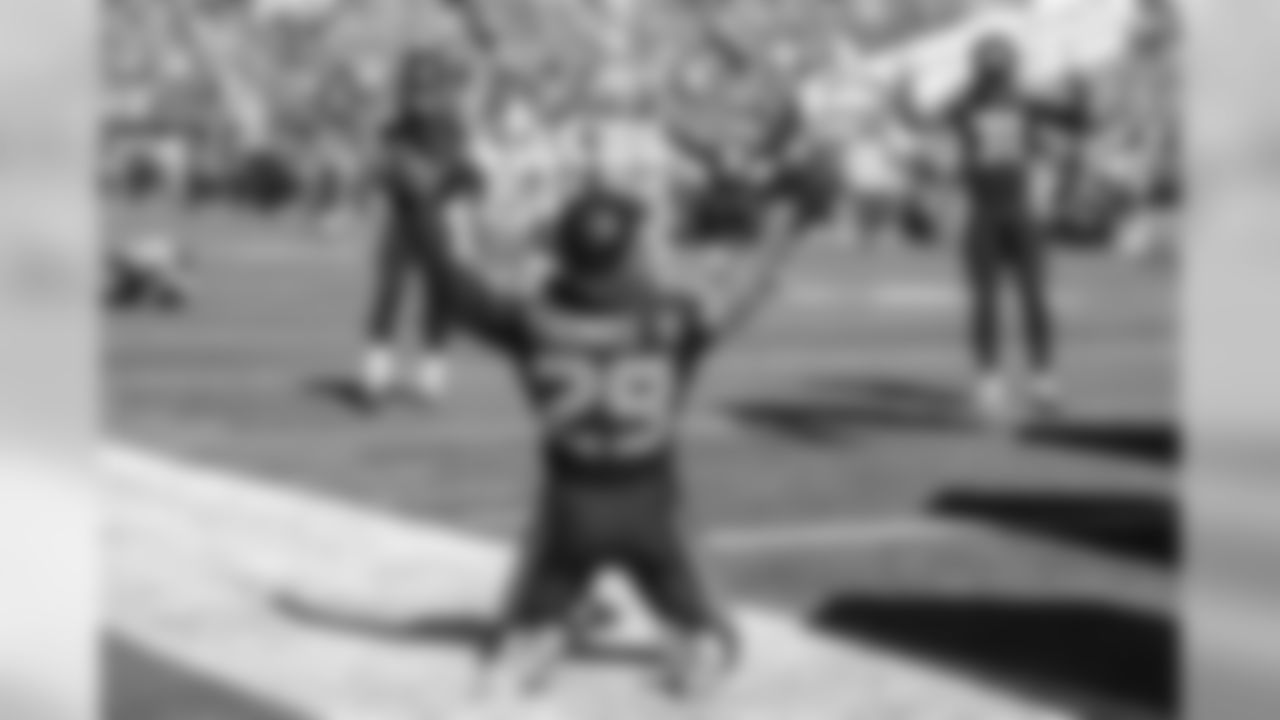 Earl Thomas struck his familiar pose, hitting his knees as he was introduced pregame.