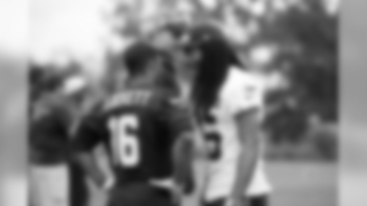 Long Snapper Kyle Nelson