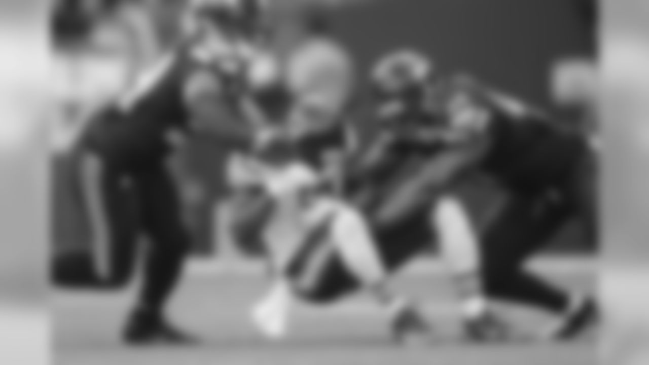 Seattle's defense kept up its hard-hitting ways, with Bobby Wagner and Bruce Irvin combining on this hit in the third quarter.