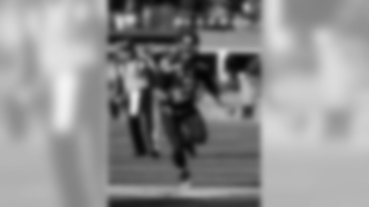 russellwilson_running-44.jpg