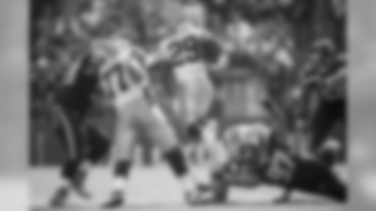 The Dallas running attack as strong as advertised, with DeMarco Murray rushed for 115 yards and a touchdown through the previously staunch Seattle run defense.