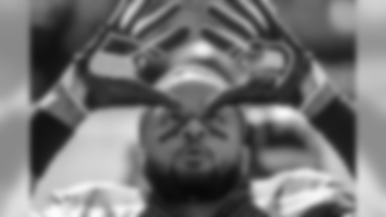 Free safety Earl Thomas focused during team stretching before taking on the Bears.