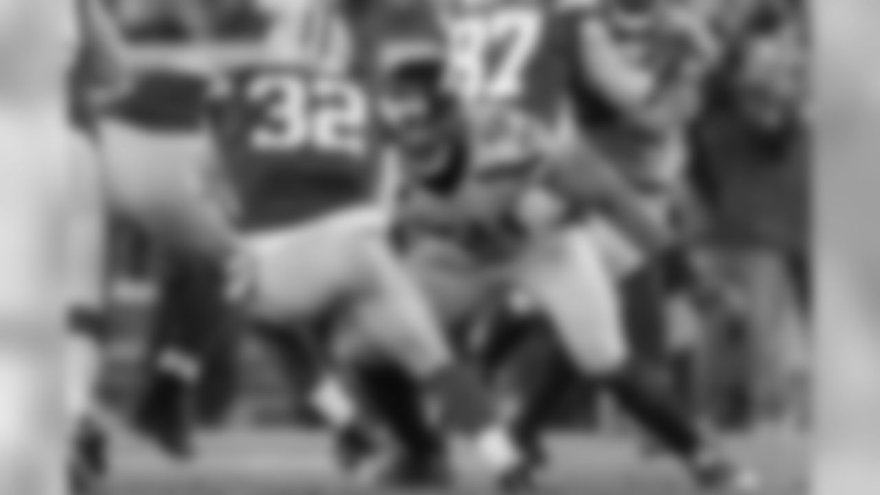 Seattle's Bobby Wagner sizes up Green Bay's Christine Michael before making the tackle.