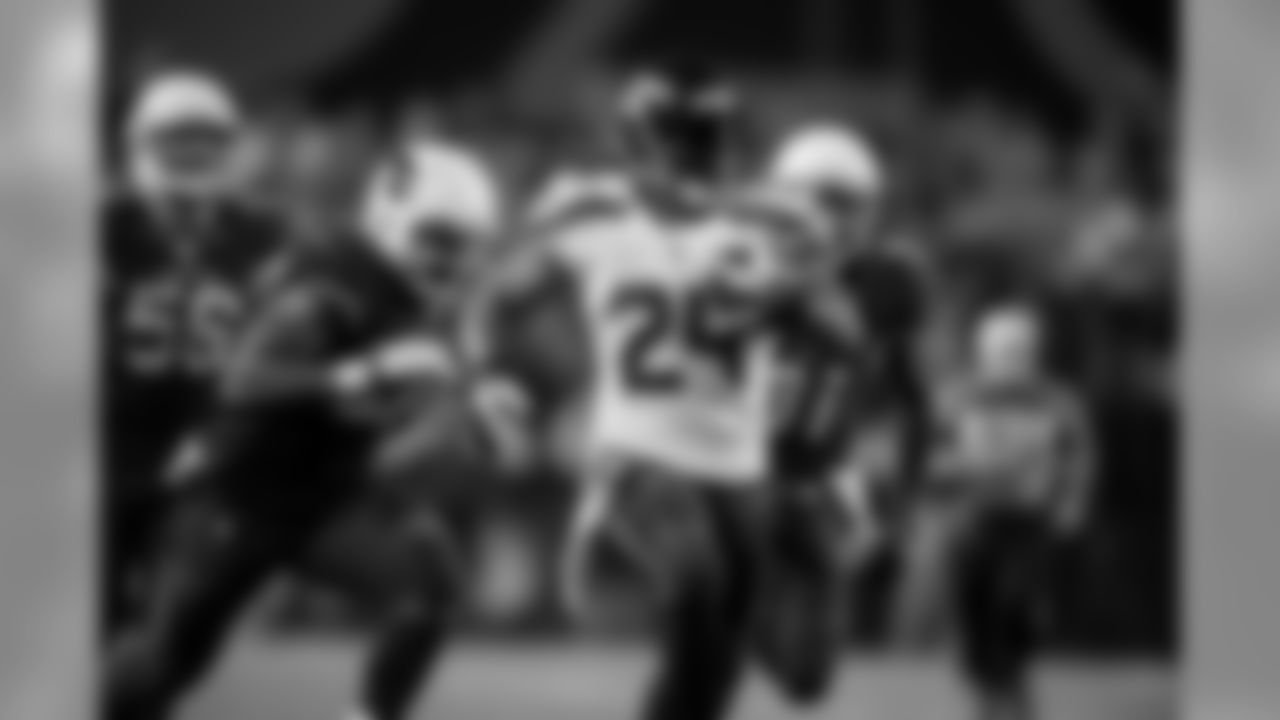With open field ahead, Lynch heads for the end zone pursued by a trio of Arizona defenders.